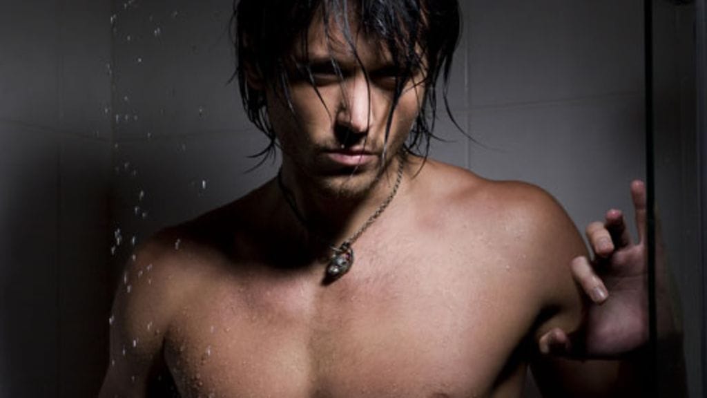 Suihkunraikas mies saa monen himot hyrräämään.