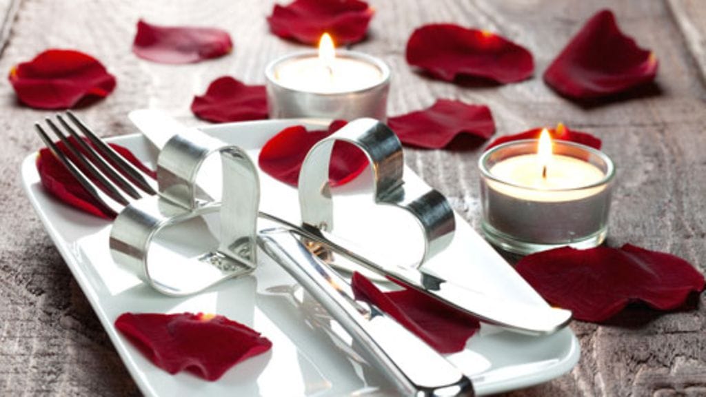 Ystävänpäivän kunniaksi kannattaa panostaa kattaukseen.