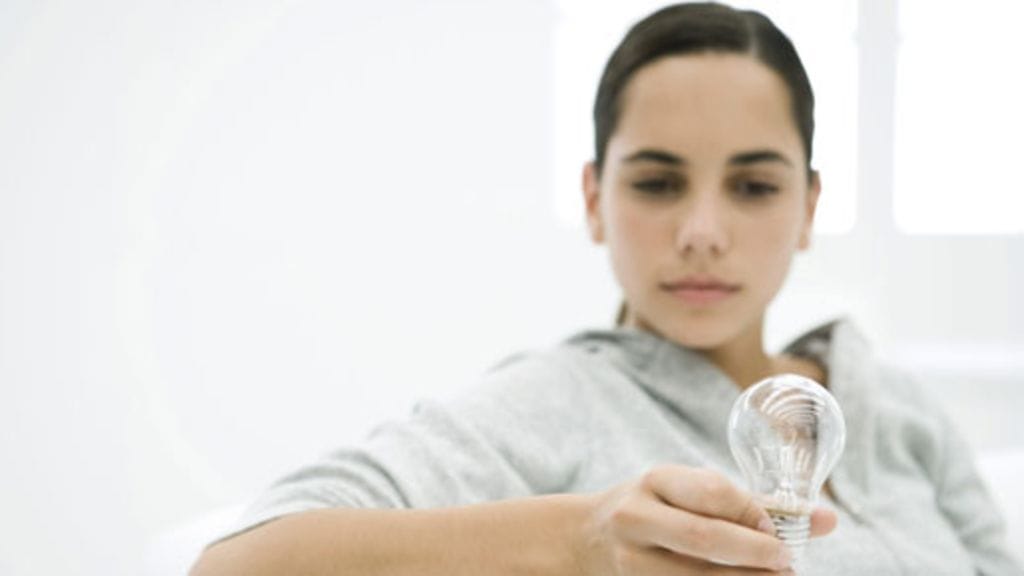 Vasemmalta: Philips MyAmbiance 3W E14 (Vastaa 15W hehkulamppua), keskellä Philips MyAmbiance 9W E27 (Vastaa 40W hehkulamppua). Oikealla oleva Philips MyAmbiance 4W GU10 (Vastaa 35W halogeenilamppua).