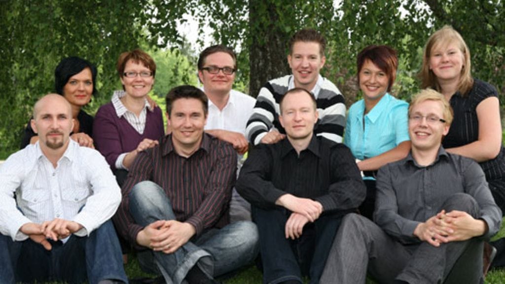 Uusia Tähtimyyjiä koulutuspäivillä. Kuvassa alarivissä vasemmalta oikealle Tuomas Mäkinen, Santtu Anttila, Pekka Kainulainen ja Antti-Jussi Noronen. Kuvassa ylärivissä vasemmalta oikealle Pia Mansikka, Sari Vuohtoniemi, Markus Hautala, Lassi Murto, Taru Tynkkynen ja Heidi Hämäläinen.