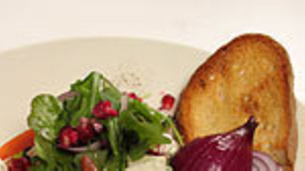 Vuohenjuusto-granaattiomenasalaatti