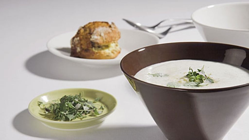 Koko-astiat hehkuvat eri väreissä