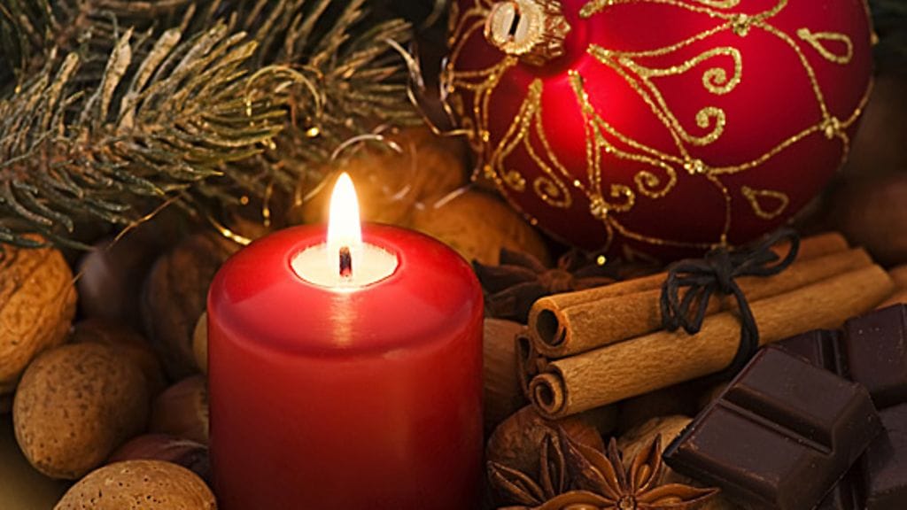 Kynttilät ovat tärkeä osa joulua, mutta niiden kanssa on oltava varovainen.