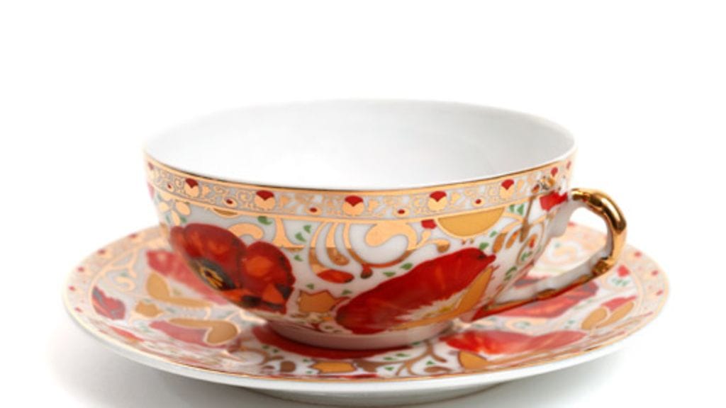 Kynttilän voi valaa vaikkapa yksinäiseen kahvikuppiin.