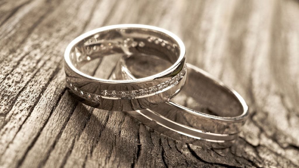 Panttilainaamo on Kankkulan kaivoa parempi etappi turhaksi käyneelle vihkisormukselle, mikäli mielii saada pätäkkää taskuunsa.