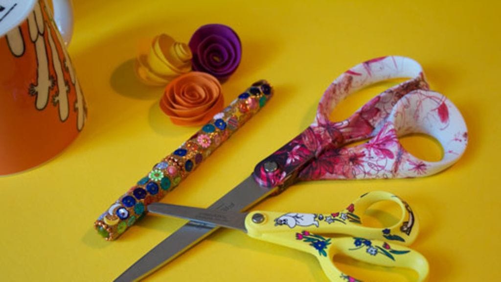 Lasten käsiin ei saa antaa liian teräviä saksia.