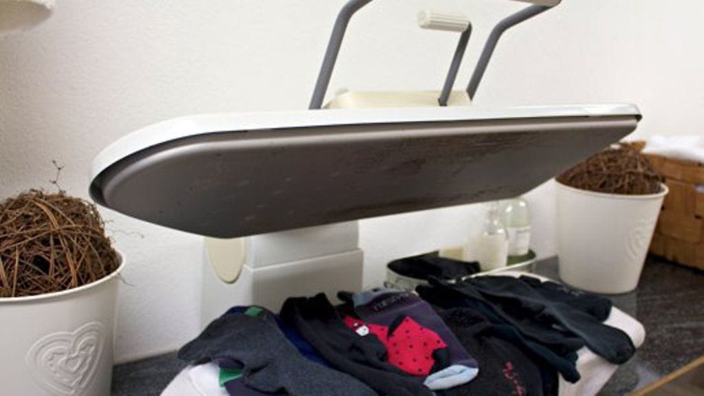 Sukat odottavat lajittelijaansa sähköprässin päällä.