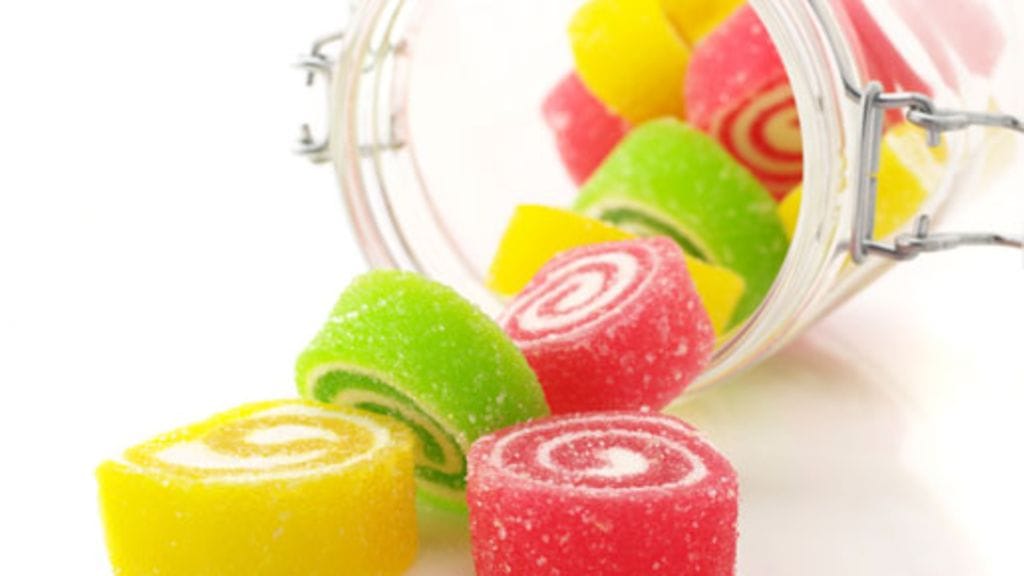 Karkit lasipurkissa ovat makea lahja.