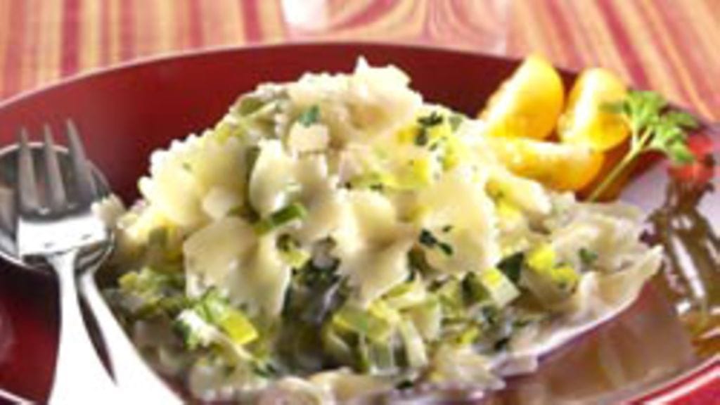 Purjo- ja valkoviinikastike on hyvä kyytipoika pastalle.