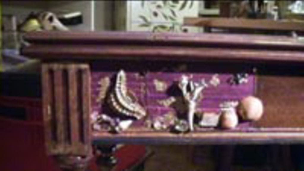 Pelipöytä, yksityiskohta