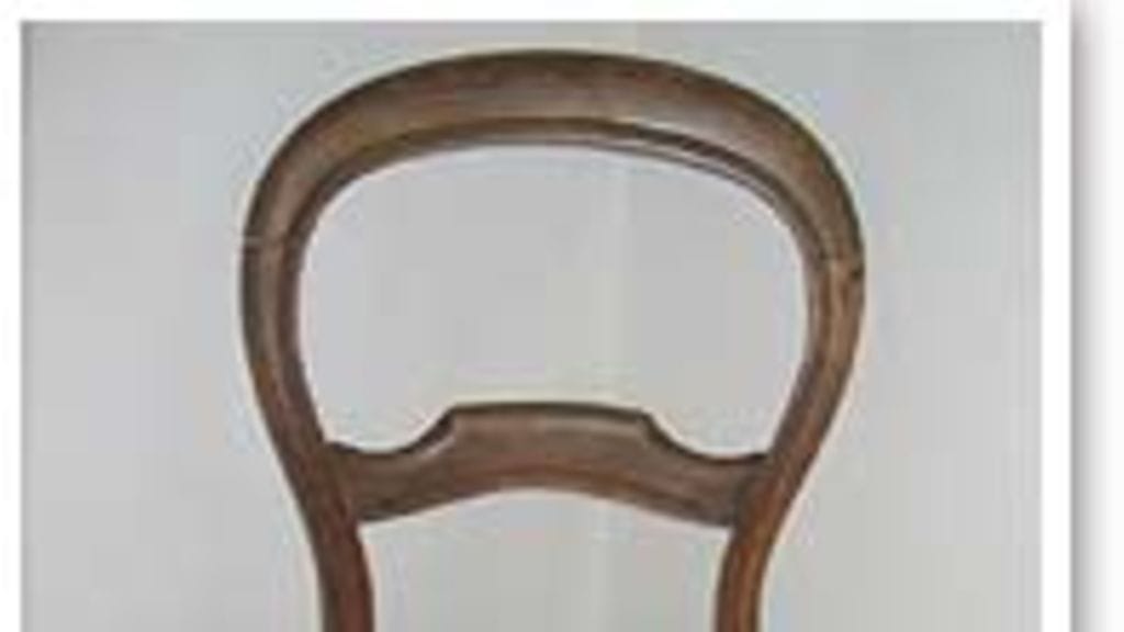 Tämä tuoli on yksi Astan löydöistä.