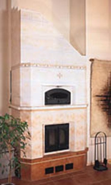 kaakelein päällystetty takka