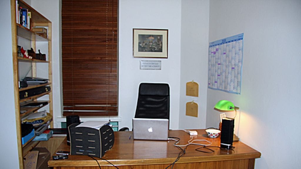 Työhuone on Koopin rakkain paikka. Siellä hoituvat kaikki tärkeät asiat. Kuva: MTV3.