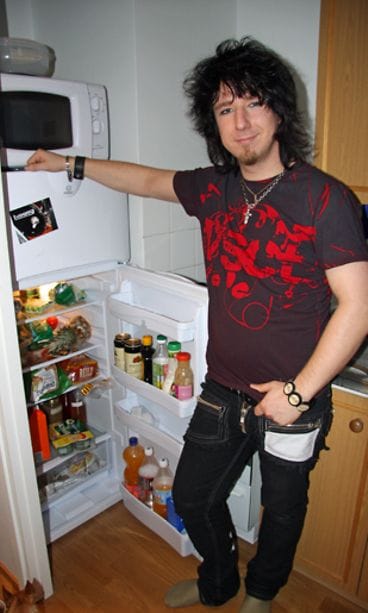 Jääkaapin täytyy aina olla täysi, Kalle vannoo. Kuva: MTV3.