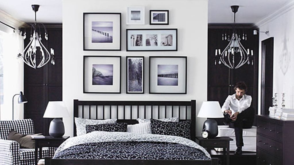 Erilaisista kuvista voi koota näyttävän kollaasin seinälle. Yhdistä taulut toisiinsa värimaailman avulla.