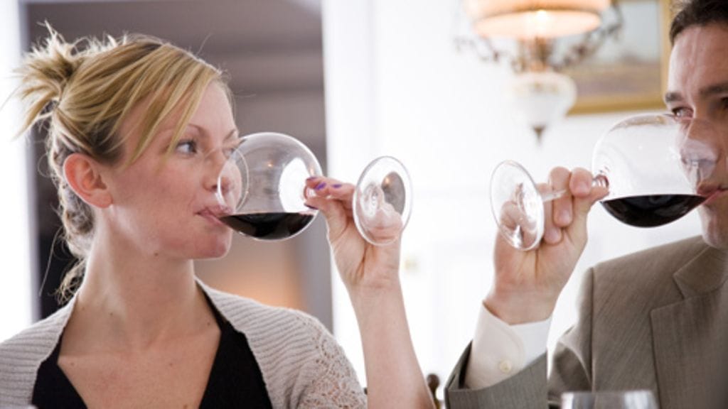 Viinilasien muodolla ja koolla on väliä. Kuva: Colourbox.