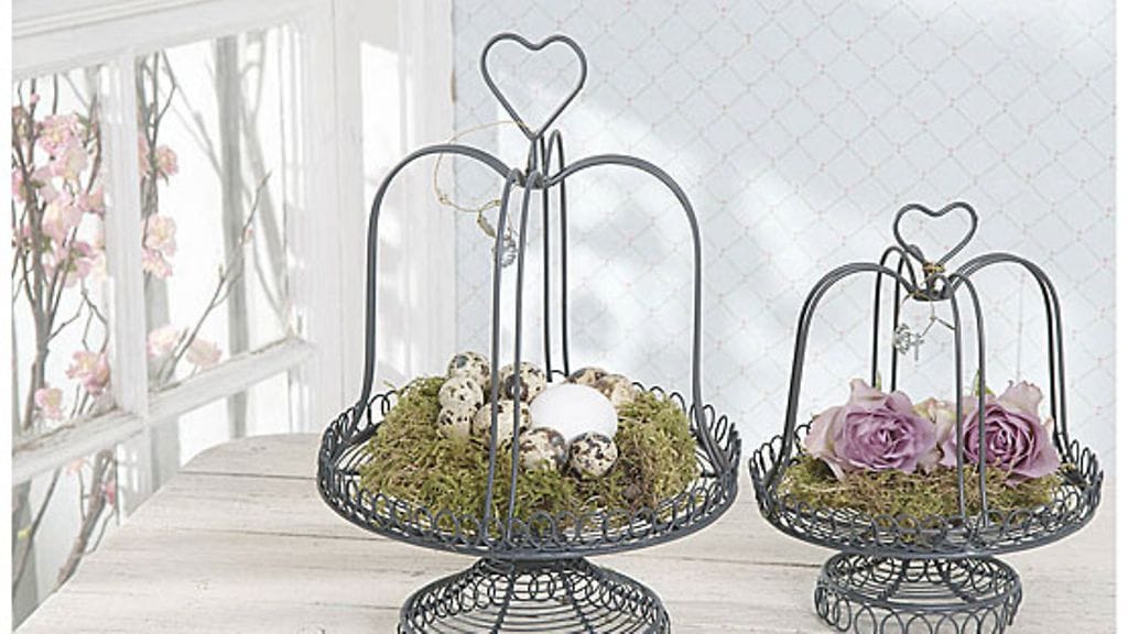 Sisustusliike Romanticon koreihin voi tehdä vaikkapa jouluisen asetelman.