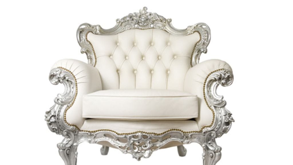 Vanha tuoli saa uuden ja modernin ilmeen Pientä pintaremonttia -nettiekstrassa.l