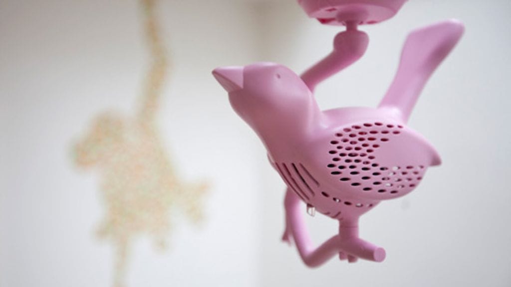 Suloinen Chick-a-dee on saatavilla useassa eri värissä.