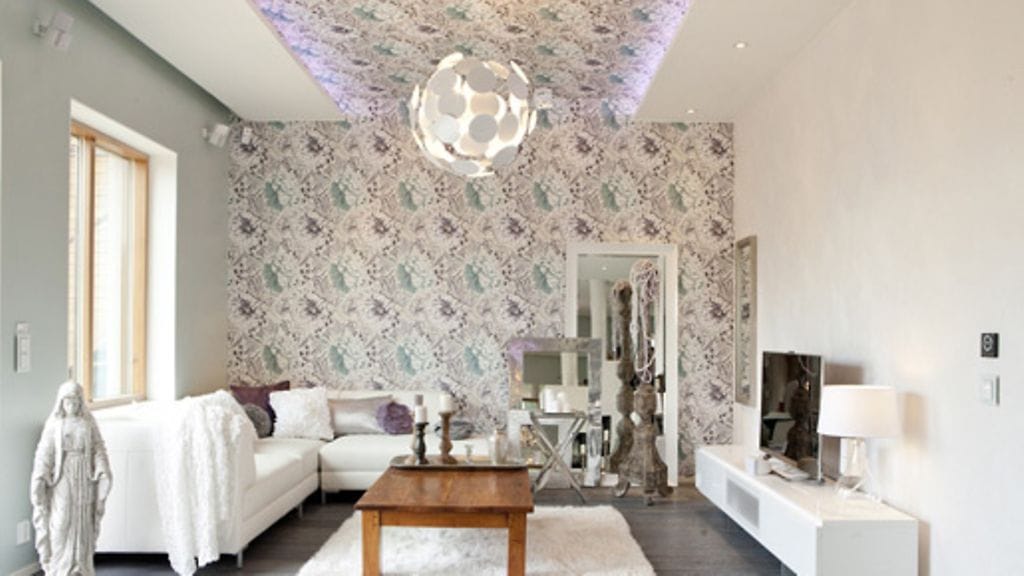 Minkä verran eri valaistusvaihtoehdot lisäävät hintaa? Kuvassa Asuntomessuilla nähty Passiivikivatalo Ideal. Kuva: Zach Stovall