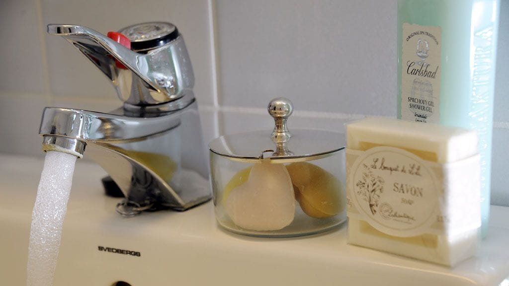 Aseta muutama kaunis esine esille luodaksesi tunnelmaa.