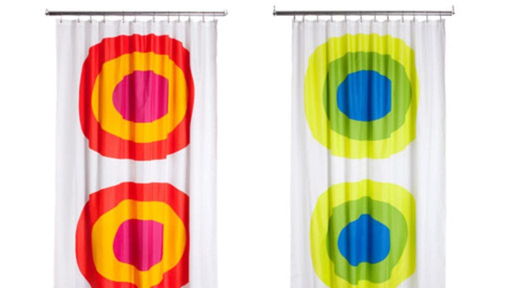 Jos suihkuverhoa joutuu nykkimään, neuvoo jenkkisivusto levittämään kohtaan hoitoainetta. Kuva: Marimekko