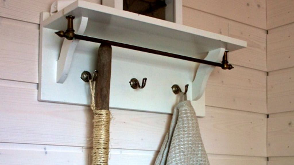 Vohvelikankainen pellavapyyhe sopii hyyskän luonnollisiin sävyihin.