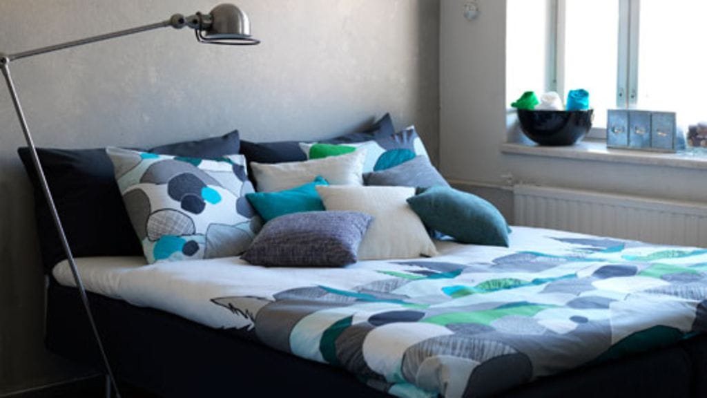 Virkistä makuuhuonetta uusilla tekstiileillä.