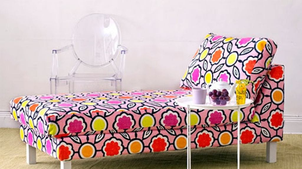 Bemz yhdistää myös Designers Guildin Sagrada Blossom -kuosin Ikean divaaniin.