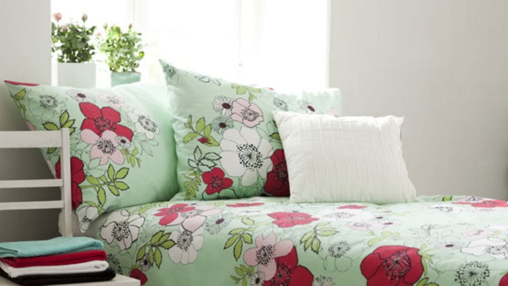 Finlaysonin Ruususta saa minttupinkkinä ja siniturkoosina.