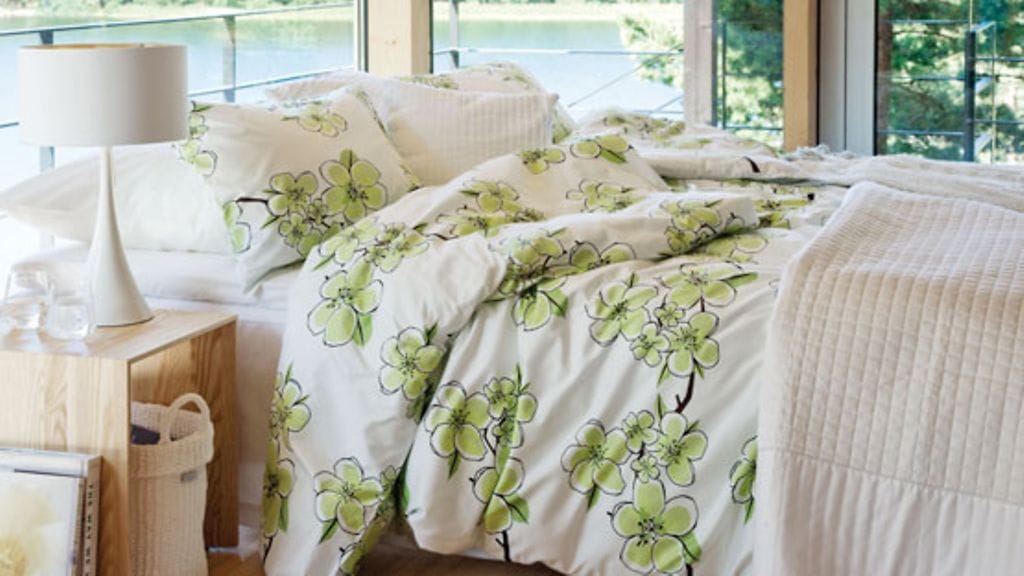 Luhdan raikas Hedelmätarha-kuosi houkuttelee päiväunille.