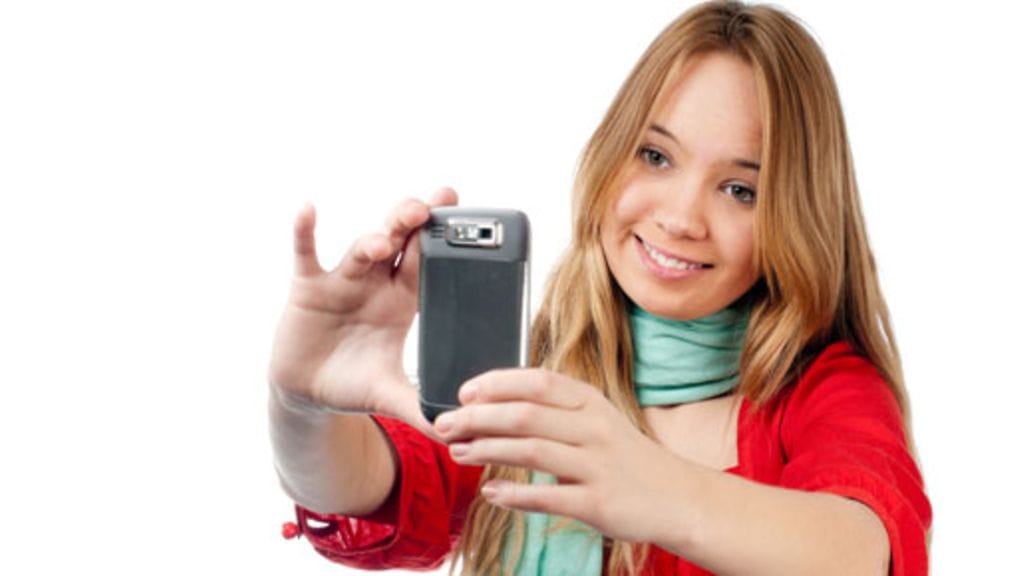 Kännykkän akku vie puhelimesta suuren osan.