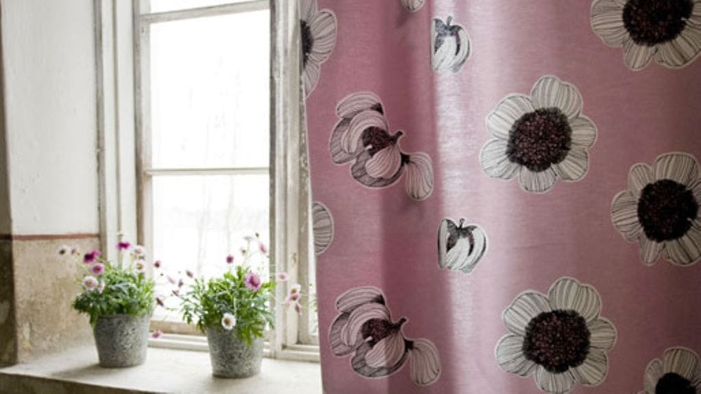 Vallilan Hymykuoppa-verhoilla saa väriä elämään.