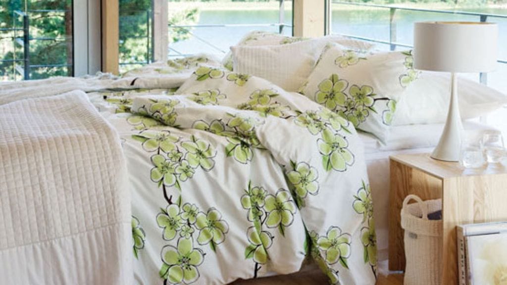 Luhdan Hedelmätarha-kuosi on keväisen raikas.