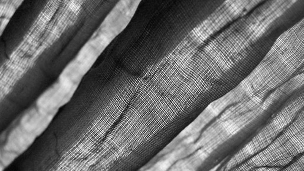 Näyttävät verhotkin voivat olla keveitä.