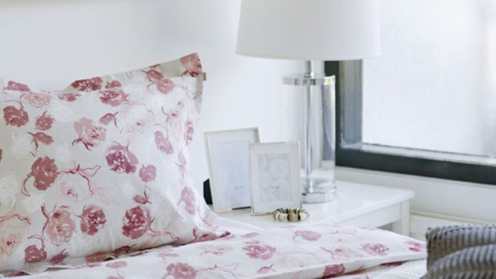 Pentikin romanttinen Rosa-kuosi ilmestyy kauppoihin helmikuussa.