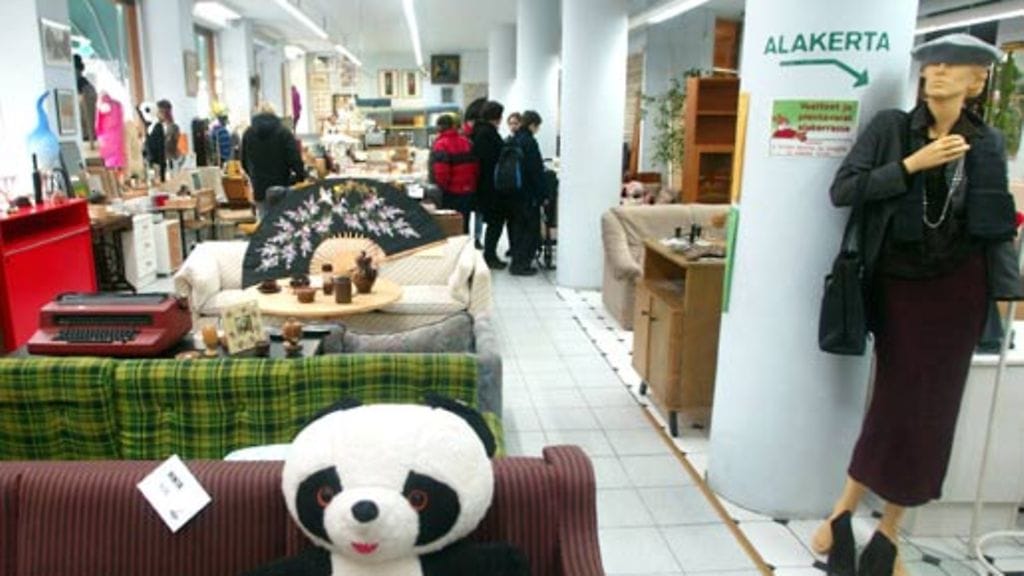 Kierrätyskeskuksista ja kirpputoreilta tekee löytöjä.