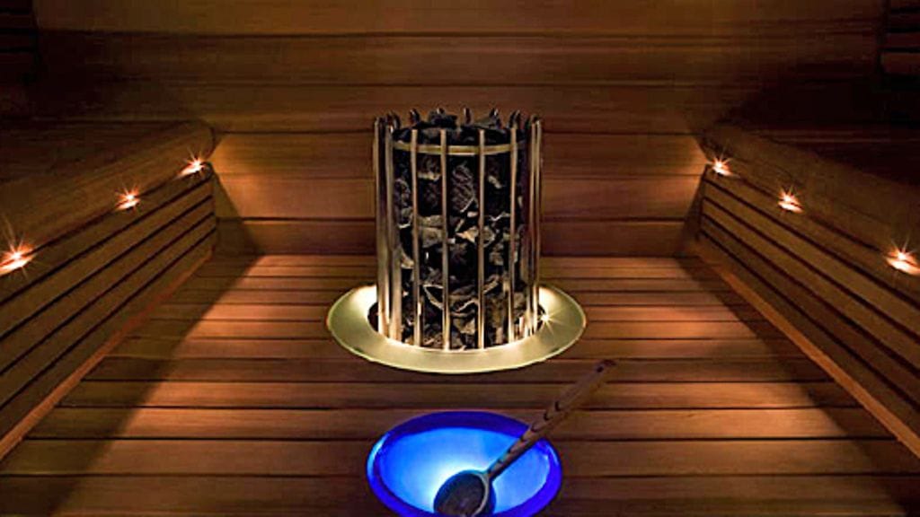 Helo Rocher ja lasikaulus.