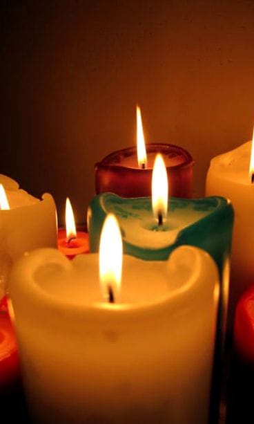 Kynttilät tuovat tunnelmaa