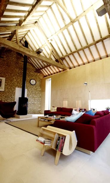 Amina koivupaneelin sisällä