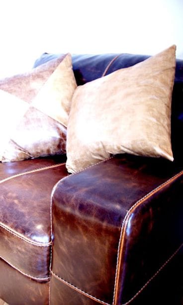 Muhkeassa nojatuolissa on hyvä levähtää