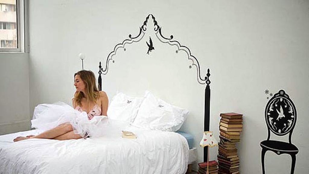 Romanttisia aseinätarroja, Helsinki Living