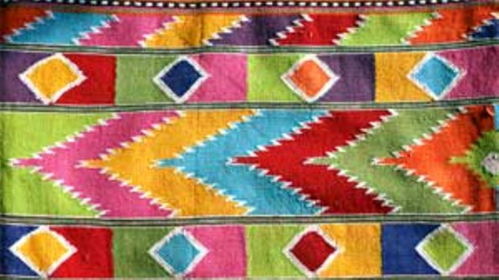 Tekstiiliperinteen kirjavat juuret.