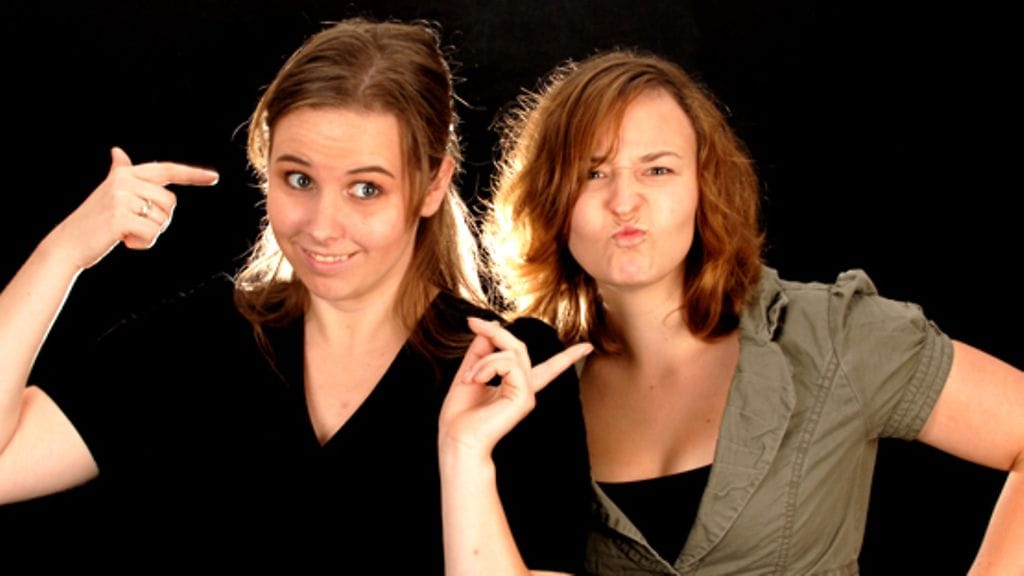 Kun isä tai äiti ei ymmärrä, sisko kyllä ymmärtää. Kuva: Shutterstock