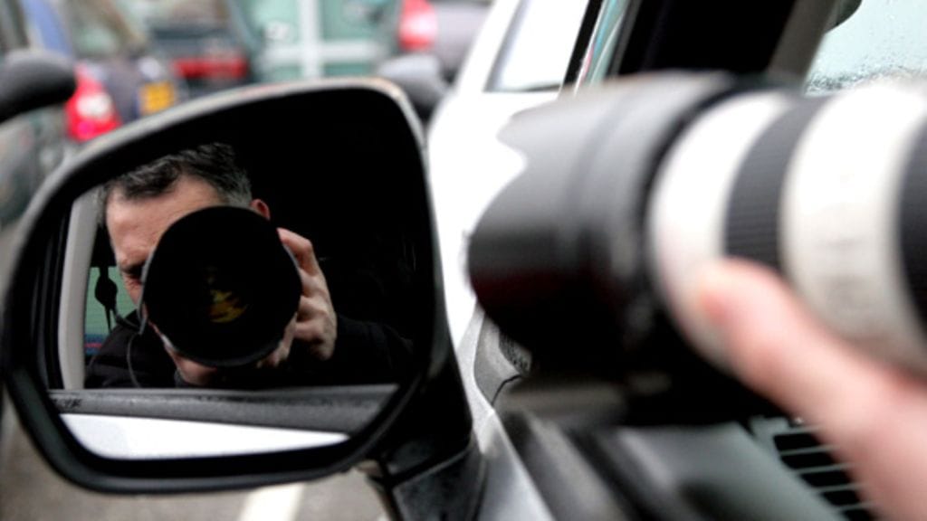 Muun muassa epäiltyjen tarkkailu kuuluu vakuutusetsivien tavanomaiseen keinoarsenaaliin. Kuvituskuvaa.