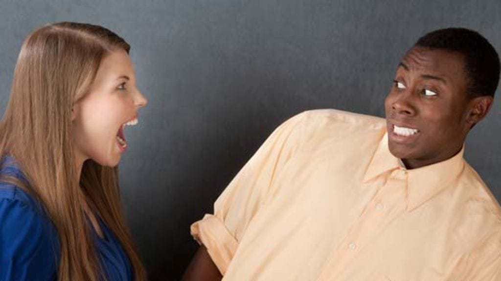 Hate datingissä saa haukkua sydämensä kyllyydestä.