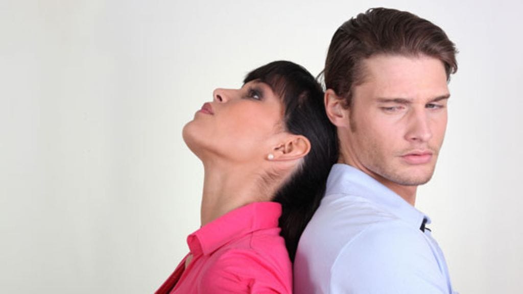 Kun lakkaat puhumasta, parisuhteenne kuolee takuuvarmasti.