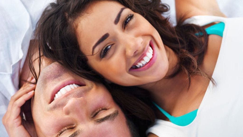 Onnellisessa parisuhteessa asioista keskustellaan.