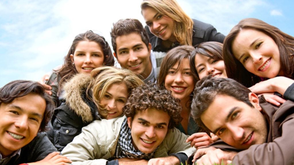 Onko yksi läheinen ystävä parempi kuin monta etäistä kaveria?