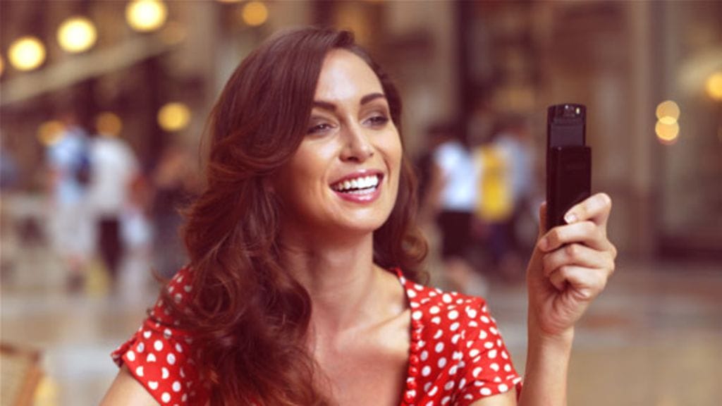 "Noh, viesti meni kuitenkin vieressä istuvalle poikaystävälleni..."